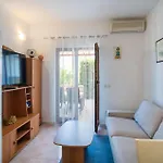 Apartment Awesome Apartment In Sutivan With Wifi