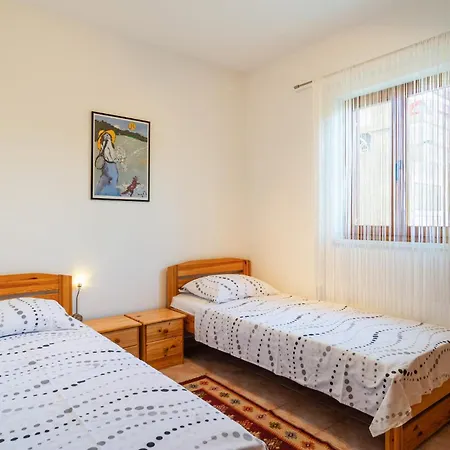 2 Bedroom In Sutivan