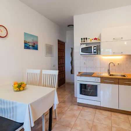 Appartement 2 Bedroom In Sutivan