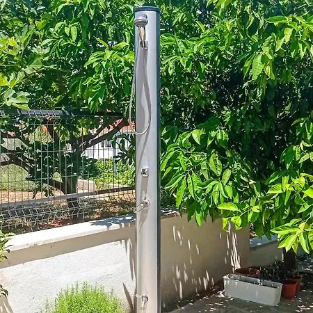 Awesome Apartment In Sutivan With Wifi