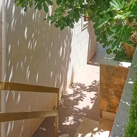 Awesome Apartment In Sutivan With Wifi * Sutivan