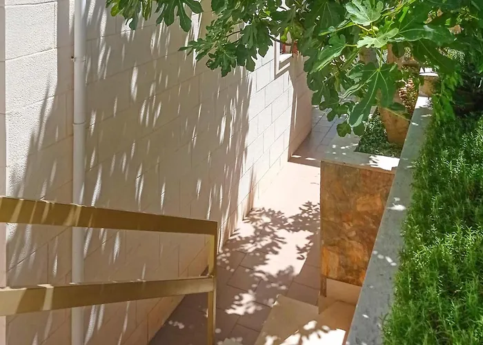 2 Bedroom In * Sutivan